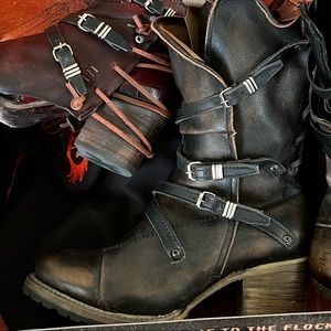 Cora- dark brown/black Freebirds